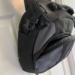 Tamrac pro camera bag - crossbody